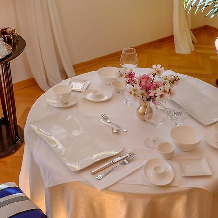Palace Schoen Milesi - Esense Of Prestige - Private Pool - Free Parking - Old Money Style Luxury Rooms - Walking Distance To The Old Town, The Beach And All Amenities - Buralux Properties Split Exterior photo
