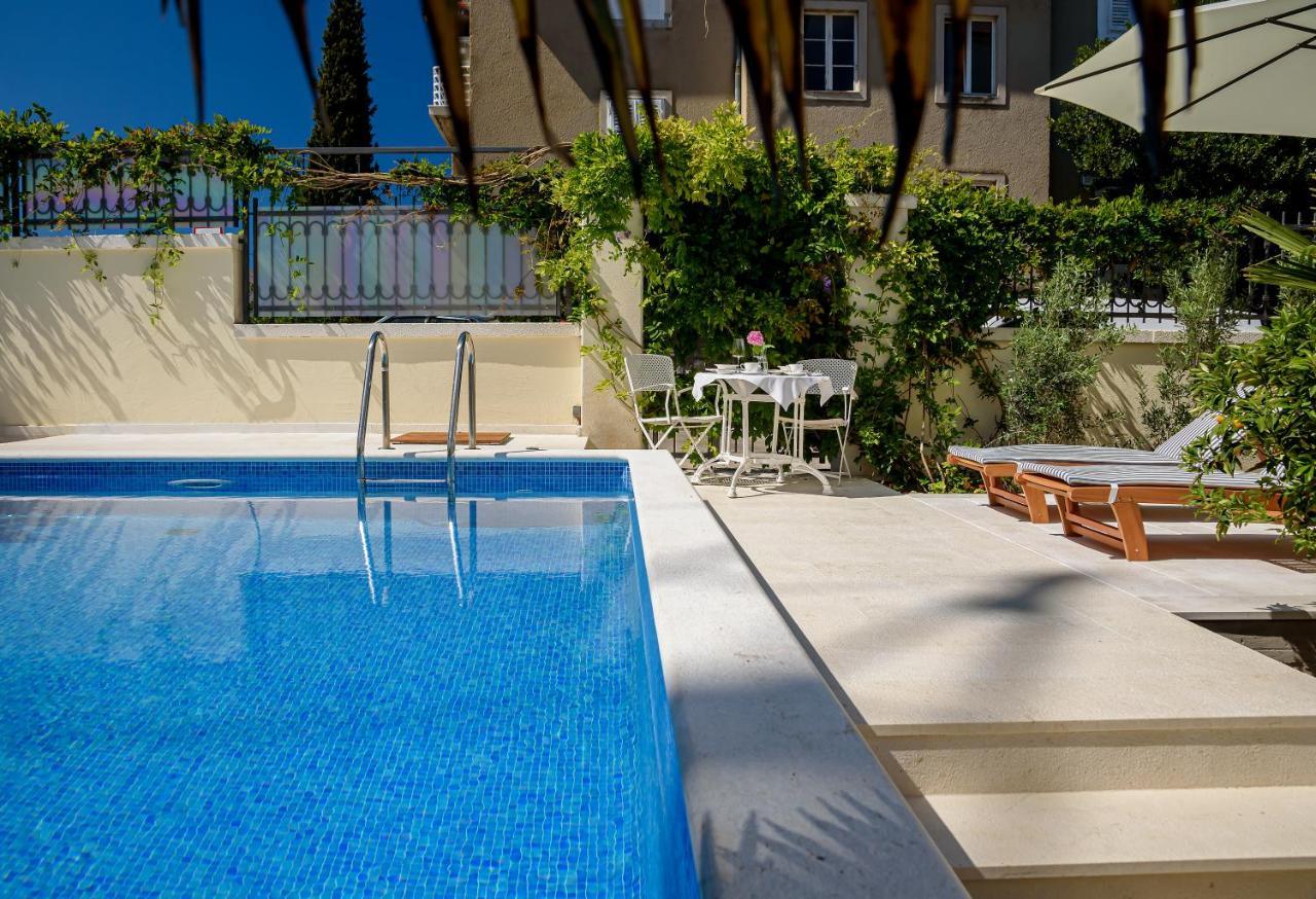 Palace Schoen Milesi - Esense Of Prestige - Private Pool - Free Parking - Old Money Style Luxury Rooms - Walking Distance To The Old Town, The Beach And All Amenities - Buralux Properties Split Exterior photo