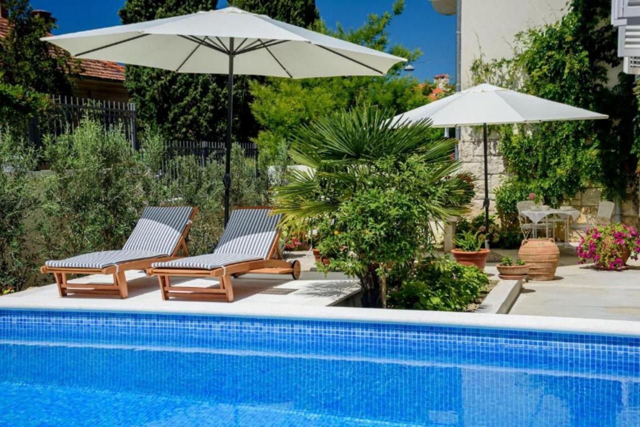 Palace Schoen Milesi - Esense Of Prestige - Private Pool - Free Parking - Old Money Style Luxury Rooms - Walking Distance To The Old Town, The Beach And All Amenities - Buralux Properties Split Exterior photo