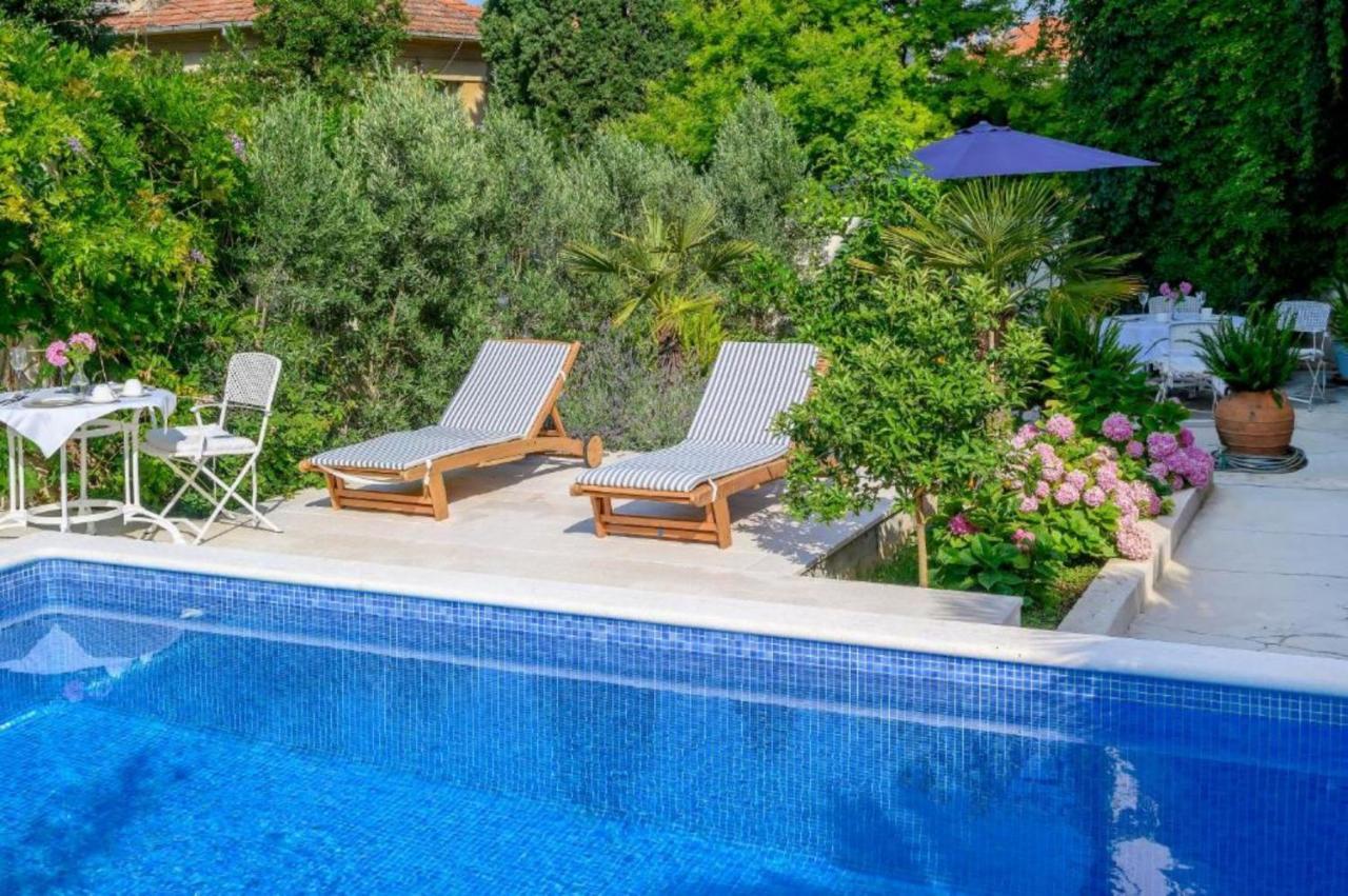 Palace Schoen Milesi - Esense Of Prestige - Private Pool - Free Parking - Old Money Style Luxury Rooms - Walking Distance To The Old Town, The Beach And All Amenities - Buralux Properties Split Exterior photo